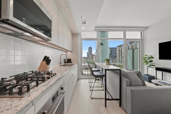 Level Chicago Fulton Market image 7