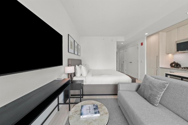 Level Chicago Fulton Market image 8